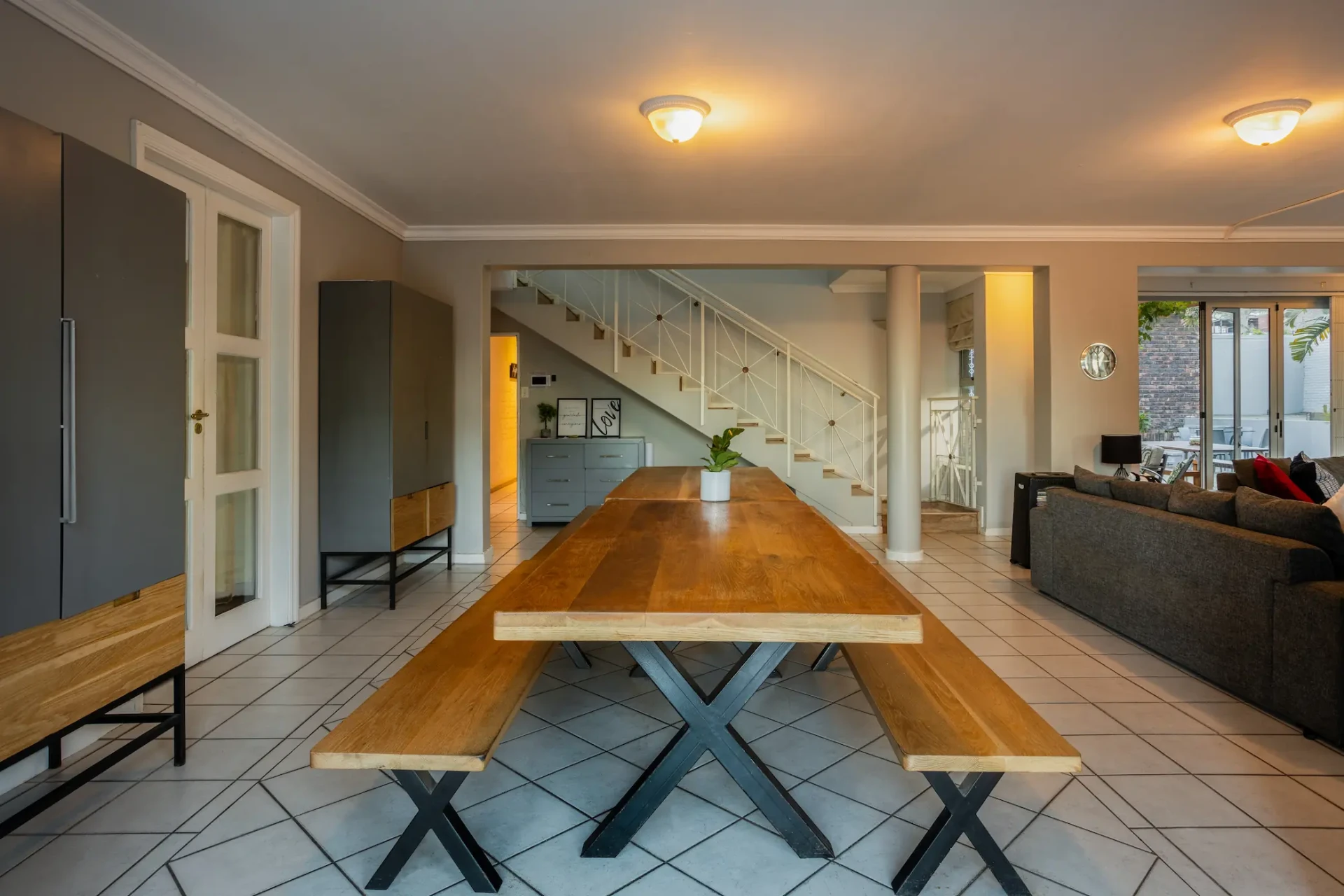 De gemeenschappelijke eettafel bij Imani